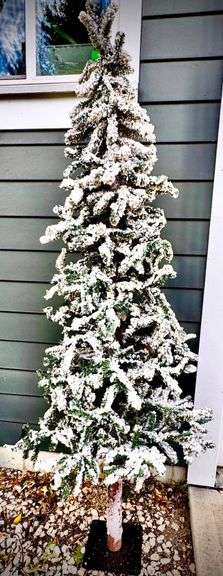 Beautiful Flocked Artificial Pine Tree with Standing Base