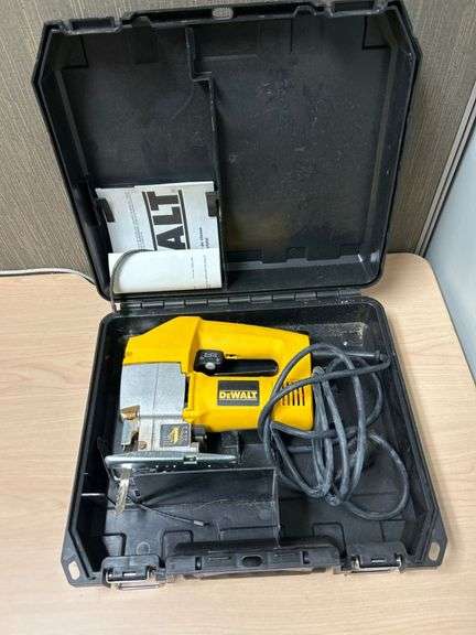 DeWALT DW318 Orbital Jig Saw With Case and Manual