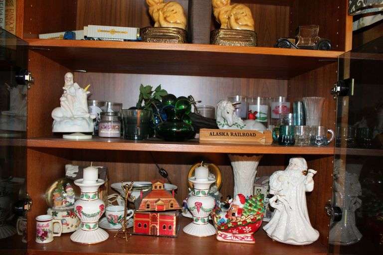 Decorative Shelf Contents