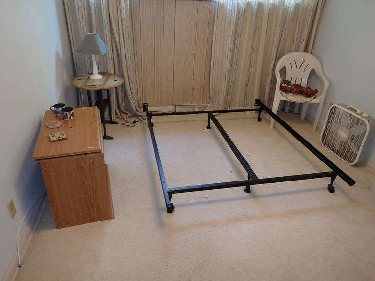 Furniture and Household Items Cleanout Lot
