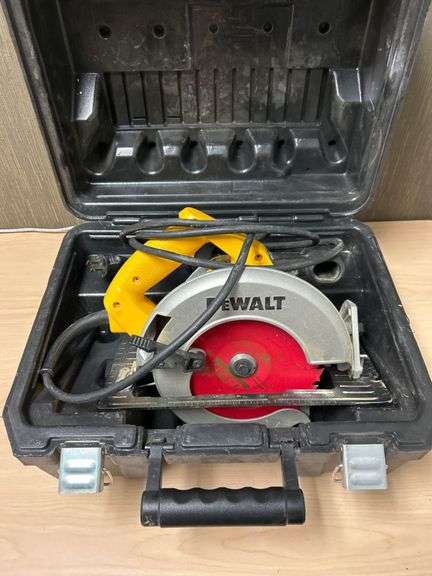 DeWALT DW362 7-1/4 in Circular Saw with Carry Case