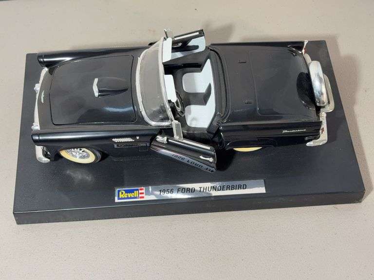 Revell 1956 Ford Thunderbird Diecast Car