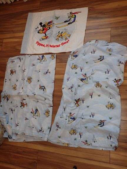 Twin Flannel Disney Mickey Mouse Winter Theme Bedding Set