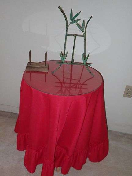 Round Wood Cover Table with Glass & Bamboo Stand / Wood Block