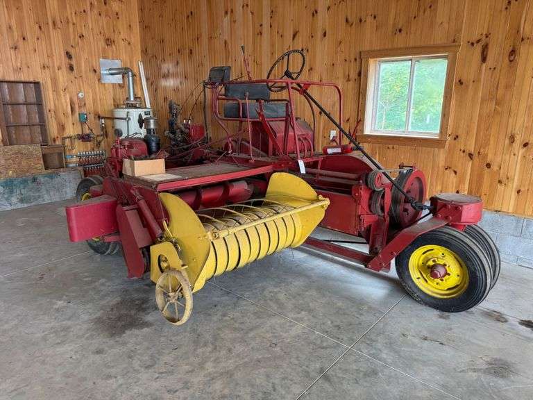 New Holland Super 166 Baler