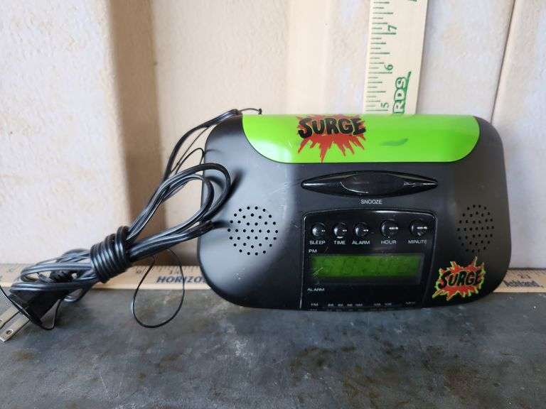 Surge Screaming Alarm Clock AM/FM Radio