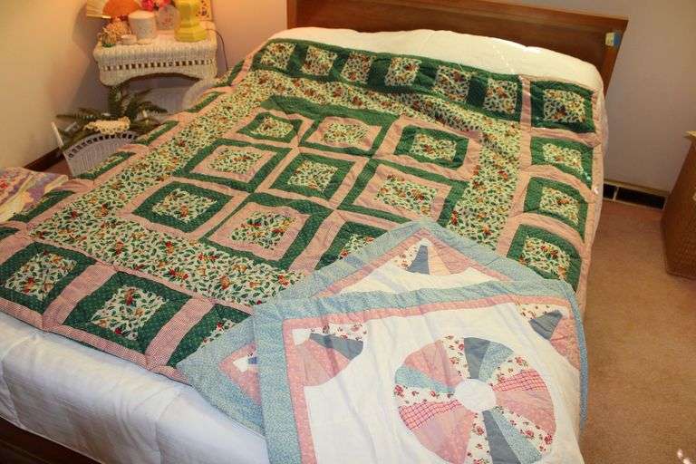 Calico Quilt  & Pillow Shams