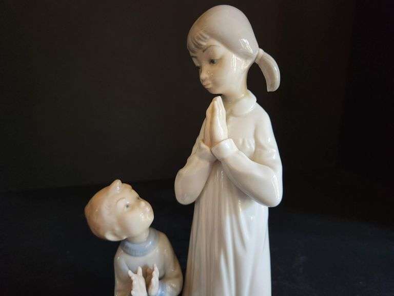 Lladro - "Teaching to Pray"