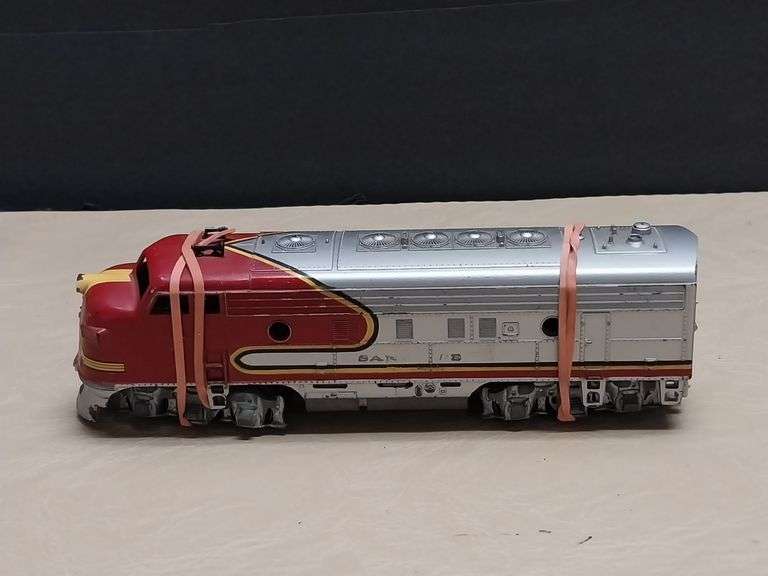 HO Scale Santa Fe F-Unit Diesel Locomotive – Warbonnet Red & Silver (As ...