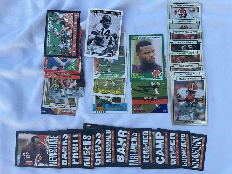 Lot of 30 Cleveland Browns football cards