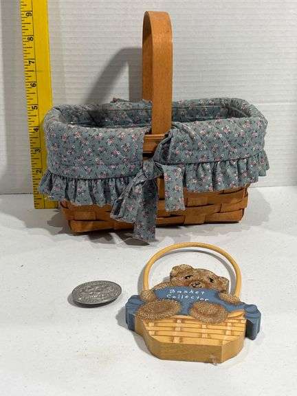 Longaberger Wood Basket with Fabric Liner and Bear Plaque