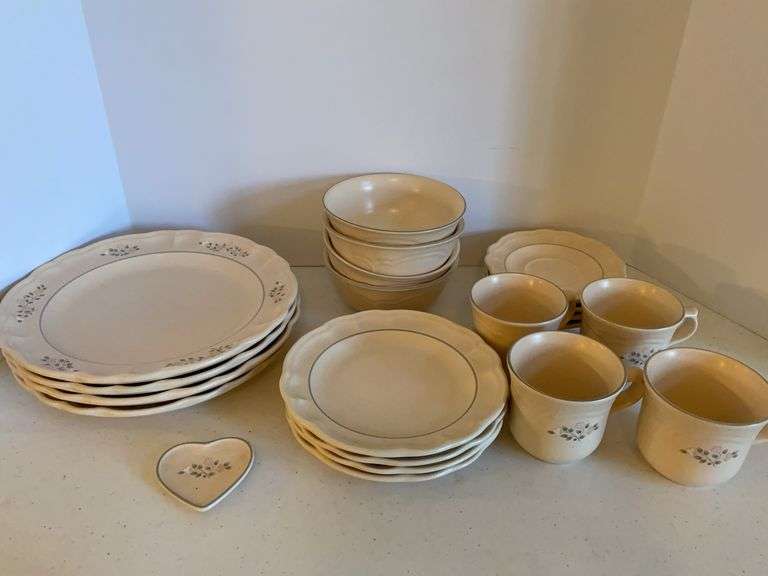 Pfaltzgraff - Remembrance Pattern Dinnerware