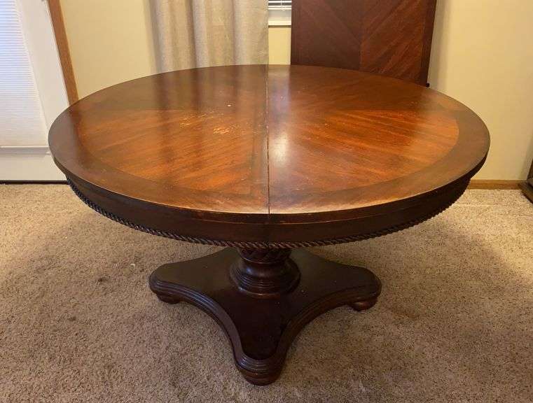 Pineapple Pedestal Dining Table with Leaf