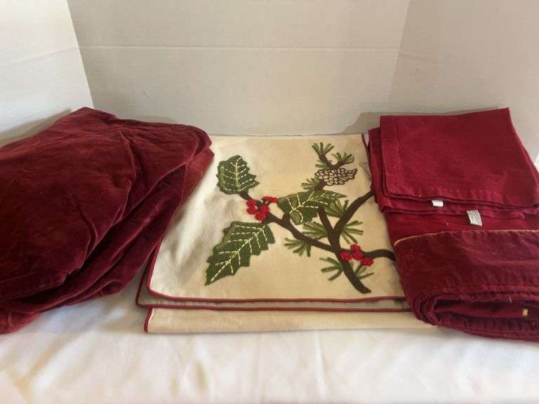 Christmas Table Linens