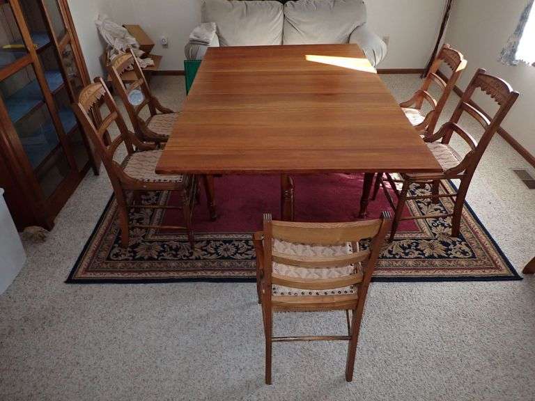 Double Drop-Leaf Oak Table with Five Spoon Carved Wooden Chairs
