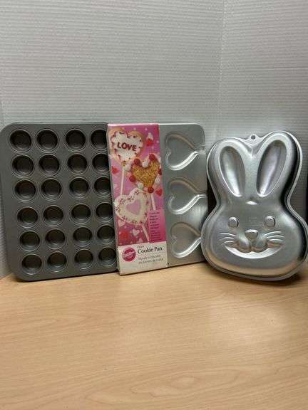 3 Baking Pans Including Heart Cookie Pan