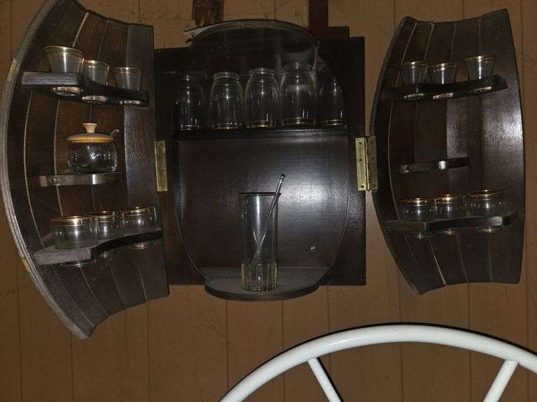 Beer cabinet