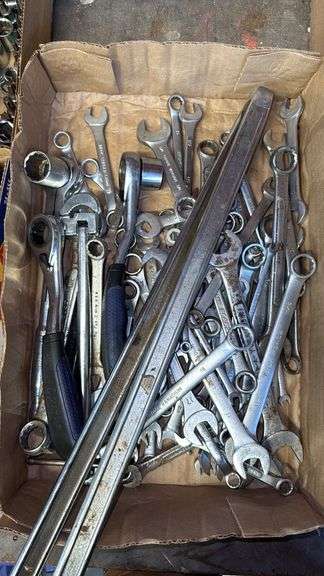 Mixed Set of Wrenches and Ratchets