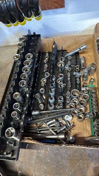 Mixed Socket Set with Ratchets and Extensions