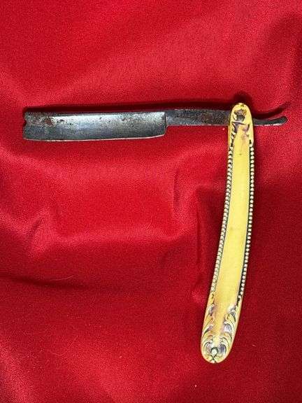 Rusty Straight Razor - Auction Ohio