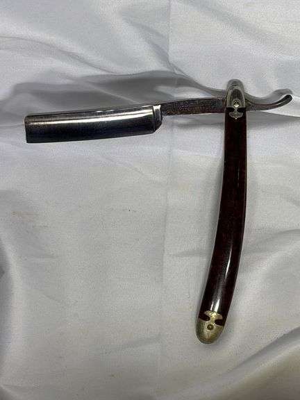 Red Point Straight Razor - Auction Ohio