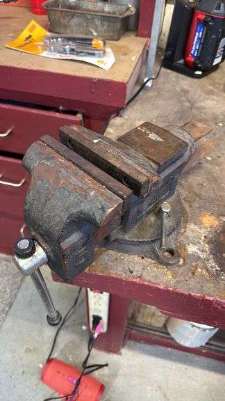 Used Heavy-Duty Bench Vise
