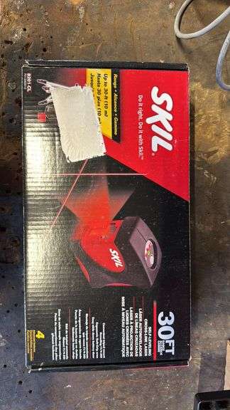 Skil 30FT Laser Level Tool with Accessories
