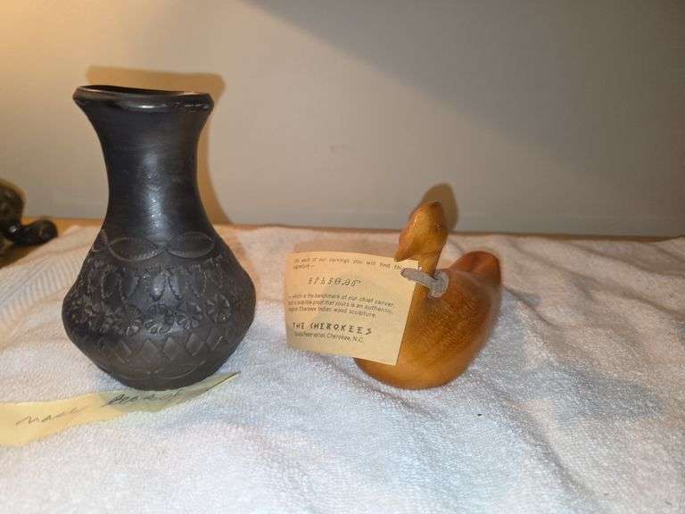 Cherokee wooden duck & pottery vase, leaks - Auction Ohio