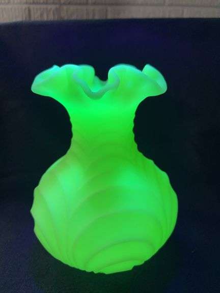 Fenton Custard Uranium Vase