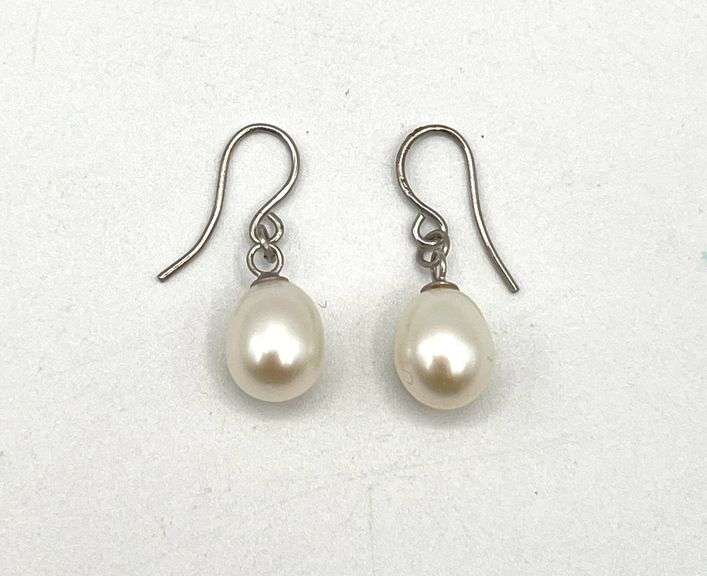 Cultured Pearl Earrings