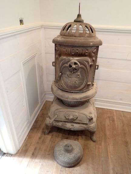 Antique Favorite Stove Co. No. 15 Cast Iron Parlor Cylinder Stove