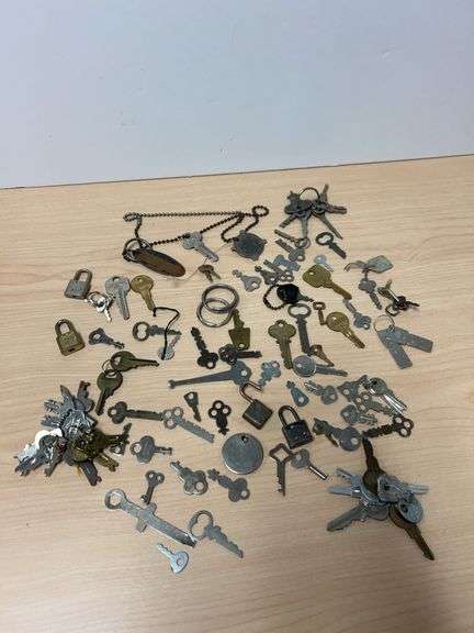 Metal Keys, Keychains and Key Tags Group