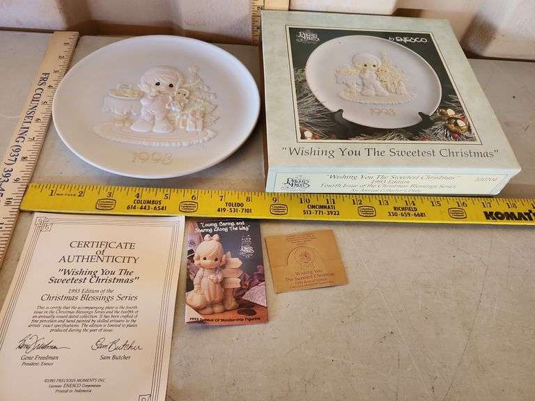 1993 Precious Moments "Wishing You The Sweetest Christmas" Collector Plate In Box