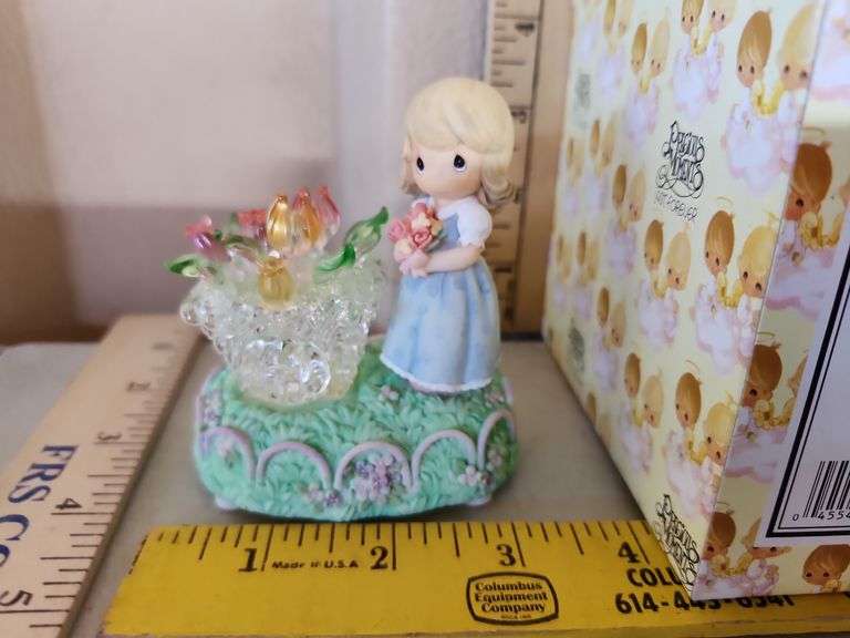 2004 Precious Moments Girl W/Flowers Lighted Figurine