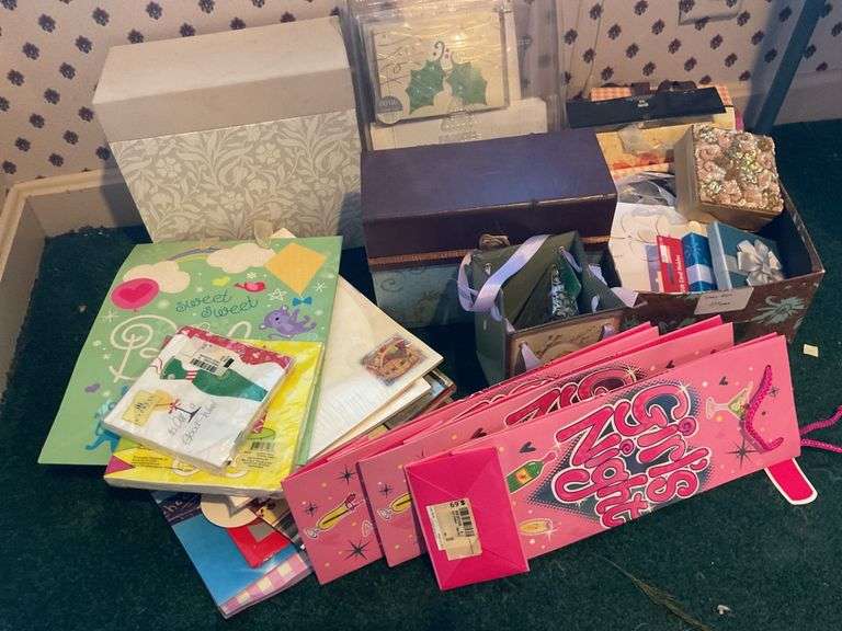 Bags, Cards, and Stationary Collection - Auction Ohio