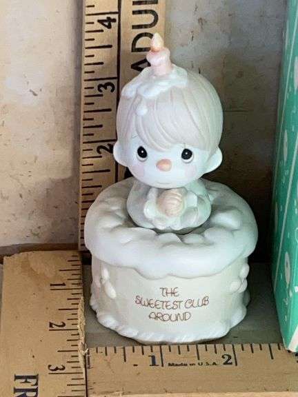 1988 Precious Moments Symbol Of Membership "The Sweetest Club Around" Figure