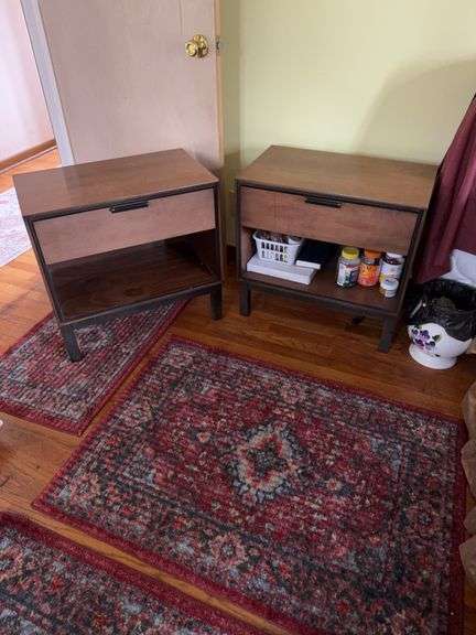 Stanley Furniture Pair of Mid-Century Modern Nightstands
