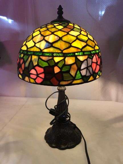 Tiffany Style Stained Glass Table Lamp with Floral Pattern