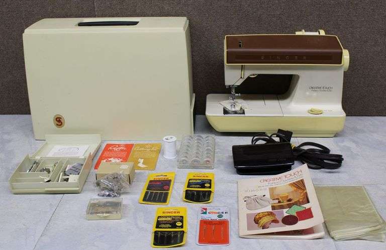 Singer Creative Singer Creative Touch Fashion Machine 1036 with Accessories - Auction Ohio