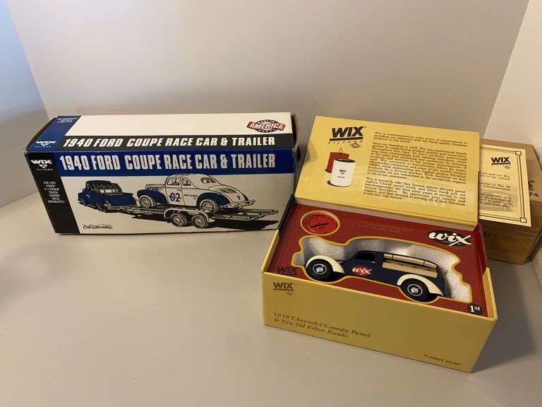 Wix Filters ERTL Model Car + First Gear Bank