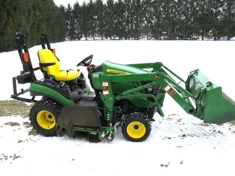 JD 1025R Compact Utility Tractor