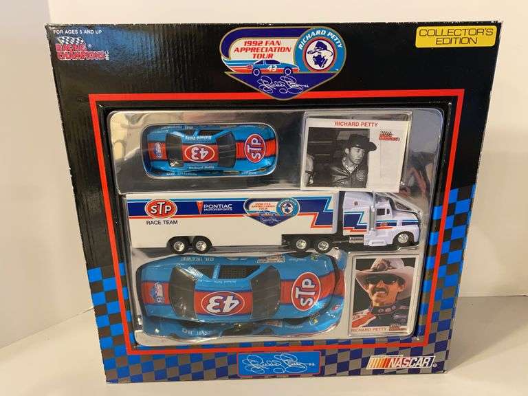 1992 Racing Champions Richard Petty Fan Appreciation Set