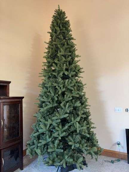 12′ Tree With Lights And Settings