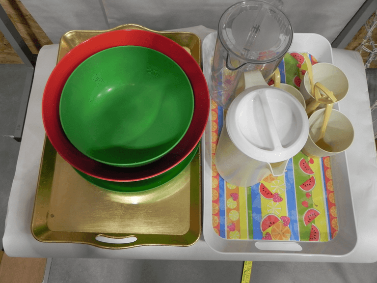 Plastic service set