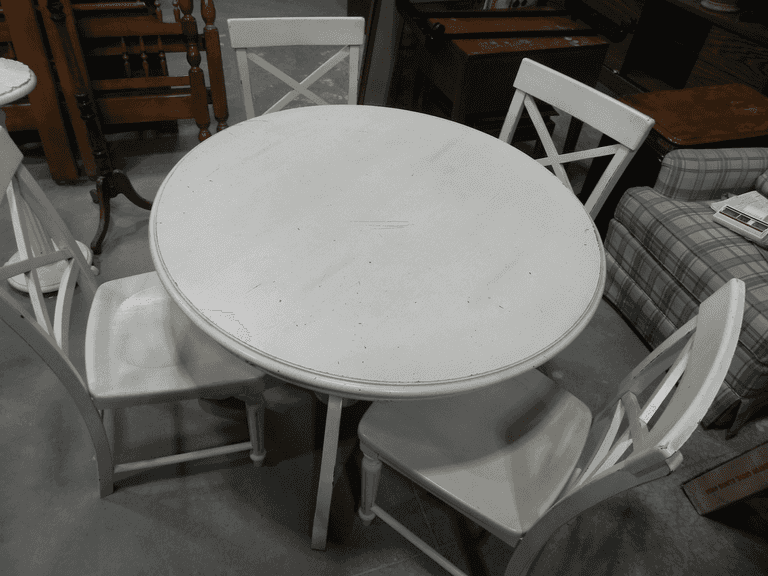 Pier 1 Imports Dining Table/4 chairs