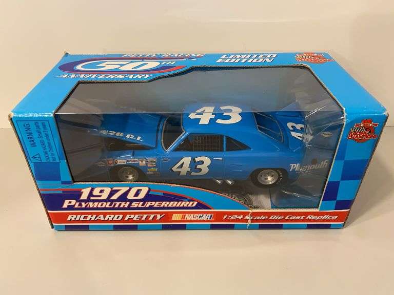 1999 Racing Champions Richard Petty 50th Anniversary 1:24 Scale Diecast Car - Plymouth Superbird