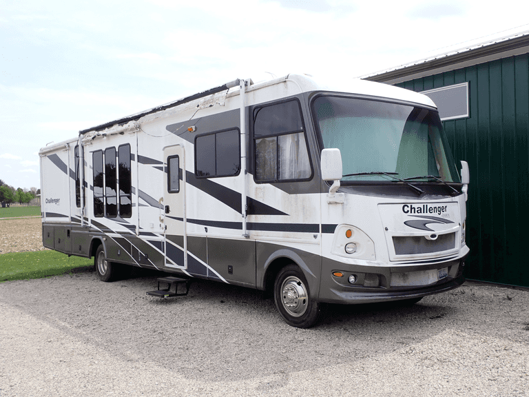 Low Mile Class A 2008 Damon Challenger Ford V-10 Custom Motorhome 