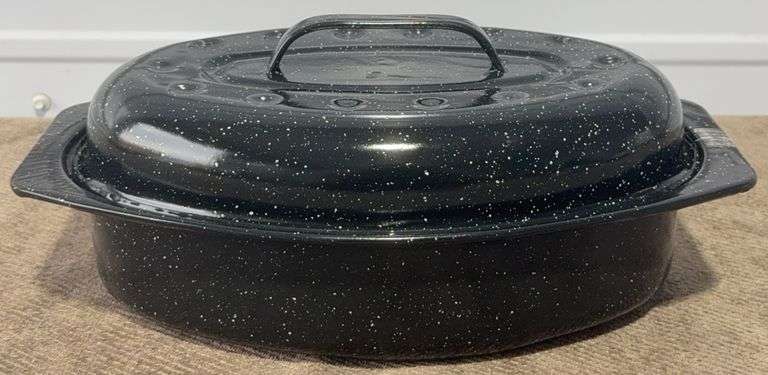 **APPEARS NEW** ENAMORY 13" Covered Oval Roaster With Lid