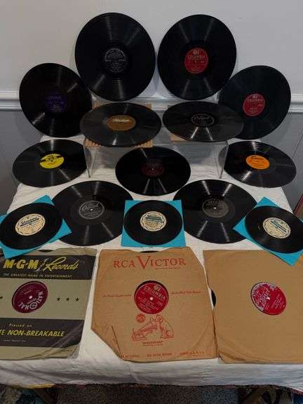 Vintage 78 RPM records from various record labels such as RCA Victor ...