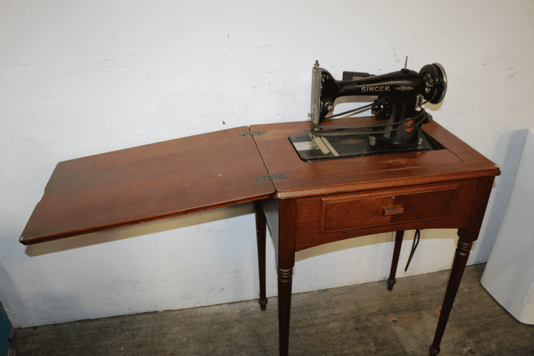 Singer Sewing Table - Auction Ohio